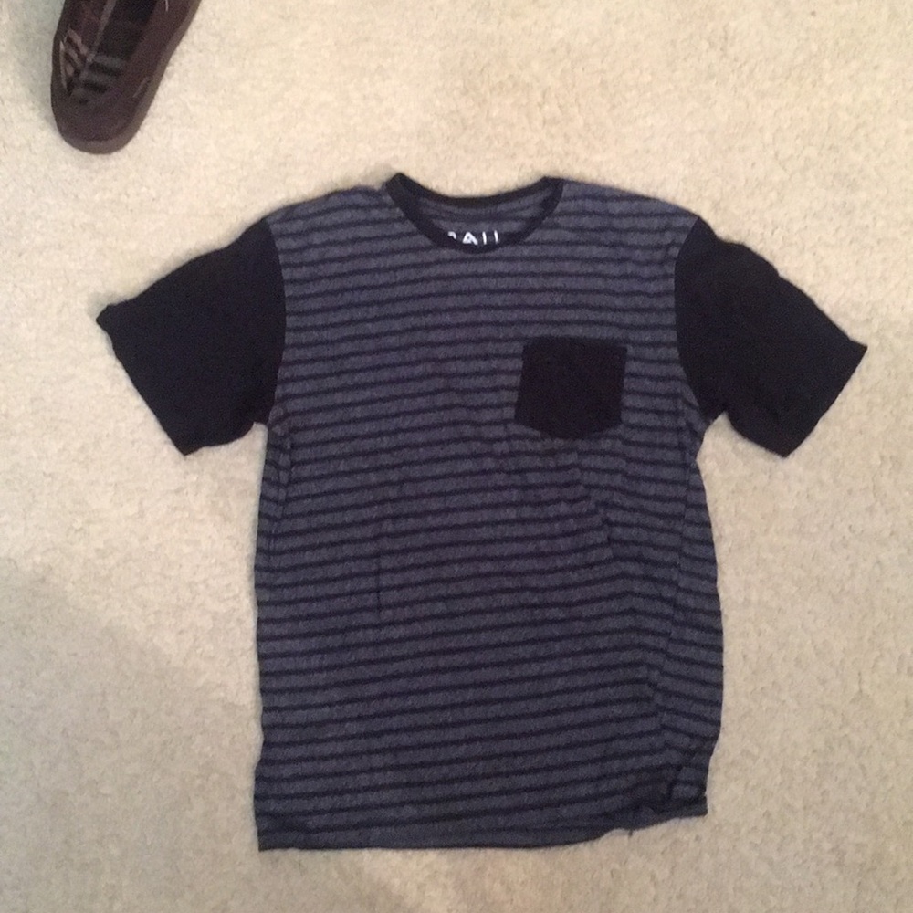 Striped grey and black pocket tee